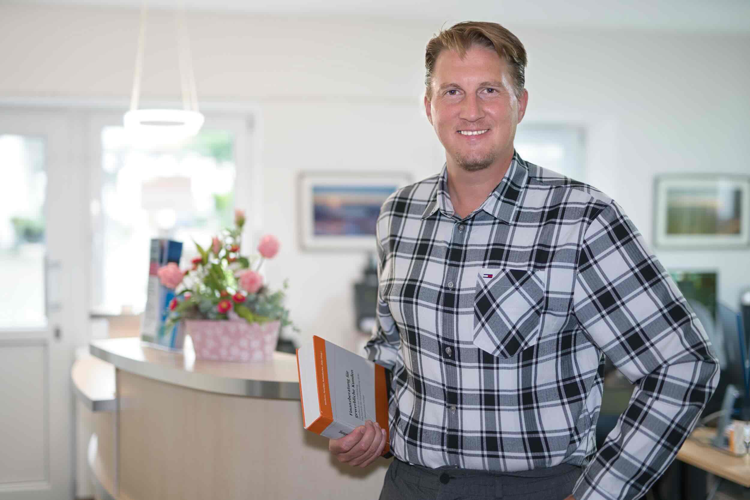 Bernhard Rauch - Experte für Versicherungen und Finanzdienstleistungen